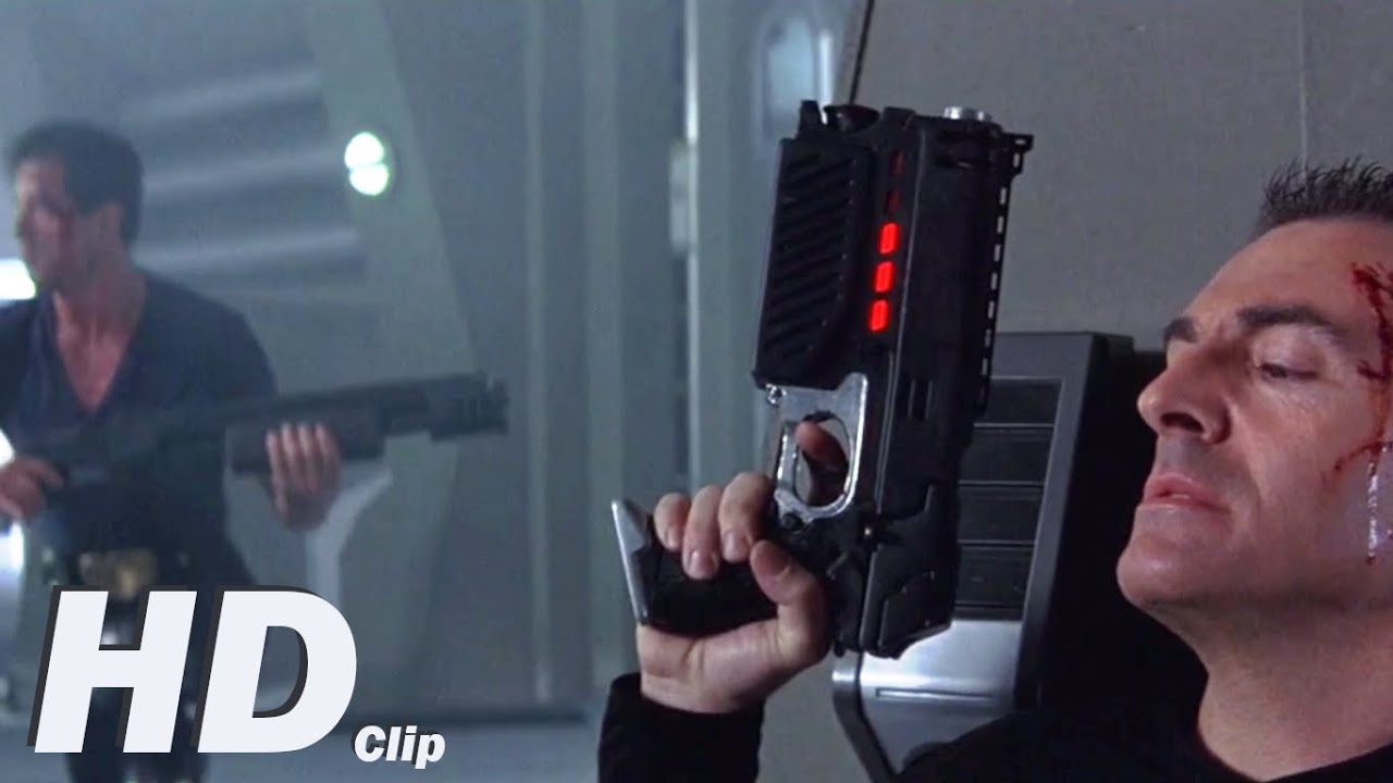 Судья Дредд: Драка Дредда с Рико на вершине Статуи Свободы