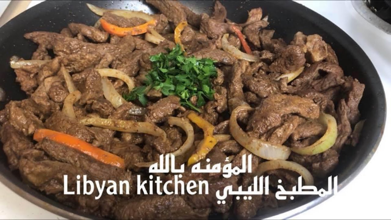 شاورما اللحم لذيذه😍👌🏻بالإضافه إلى صلصه الطحينه والزبادي رائعه 😋 Meat Shawarma