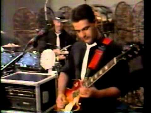 RICK ADKINS & COUNTY LINE BAND CHANNEL 10 TELETHON 1991 - SOMEBODY'S BACK IN TOWN.mpg