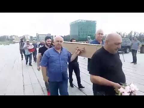 პროცესია პარლამენტთან- აქცია პერფორმანსი