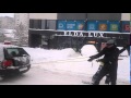Dogodovštine u Banjaluci: Snježne ulice pohodi na snoubordu (VIDEO)