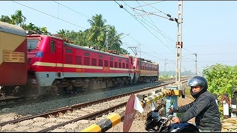 Twins Red Wap4 Balurghat Express Dangerous & Furious Moving Throughout At Railgate