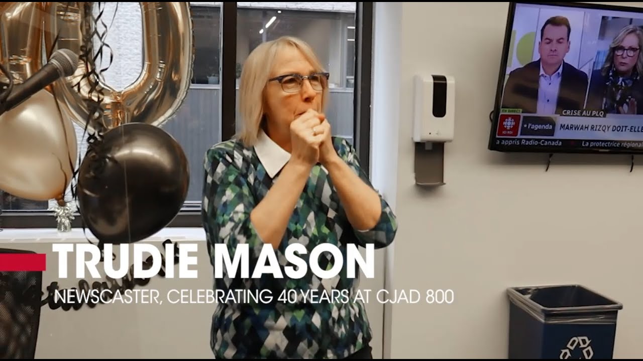 Сотрудники CJAD 800 празднуют 40-летие Труди Мейсон на радио