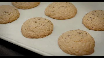 The official recipe: DoubleTree chocolate chip cookies | Hilton | How To...