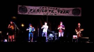 (14-20)PERICOTE FOLK 2010-(7-13)grupo.LANDERAL-canción, AHÍ VAYAN BAILANDO