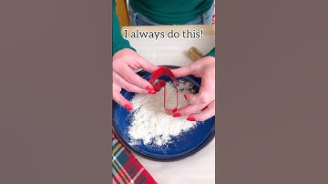 Dip cookie cutters in flour to create crisp edges & prevent tearing! #christmas #baking #cookies