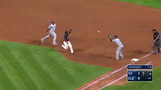 SD@CLE: Padres nab Ramirez in a rundown