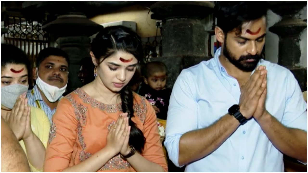 Uppena Movie Team Warangal Bhadrakali Temple Coverage | Thousand pillar temple | TFPC