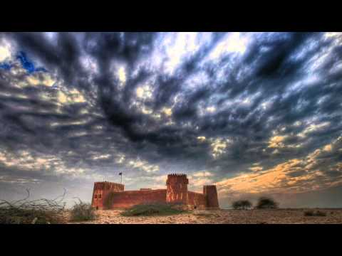 غريبه تبكي لي و تنوح