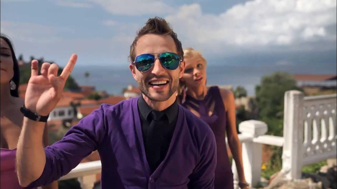 Группа гвозди. Лавели бой гвозди. Lovely ресницы лого. Lovely billie eilish. Gvozdi группа.