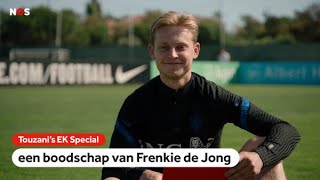 Frenkie de Jong over eerste keer in kleedkamer bij FC Barcelona | Touzani's EK Special