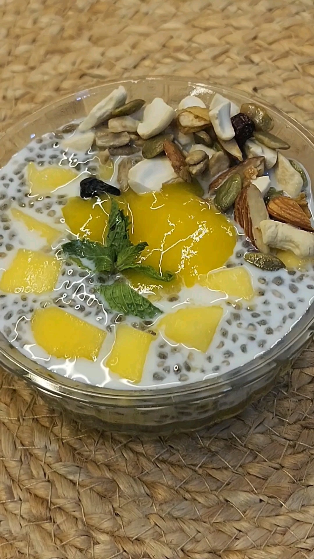 Mango chia seeds pudding 🍮 #chiaseeds #mango #mangochiapudding # ...