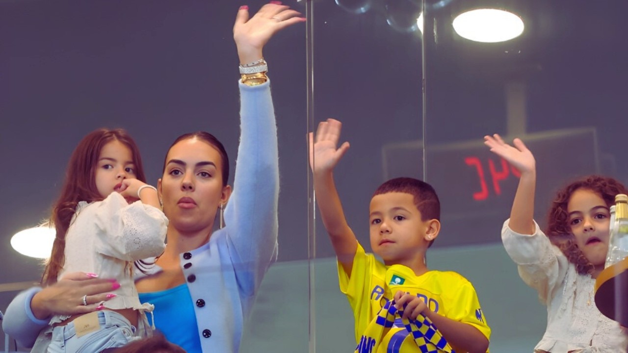 Роналду за пределами поля: САМЫЕ СМЕШНЫЕ домашние клипы всех времен! 😂📽️