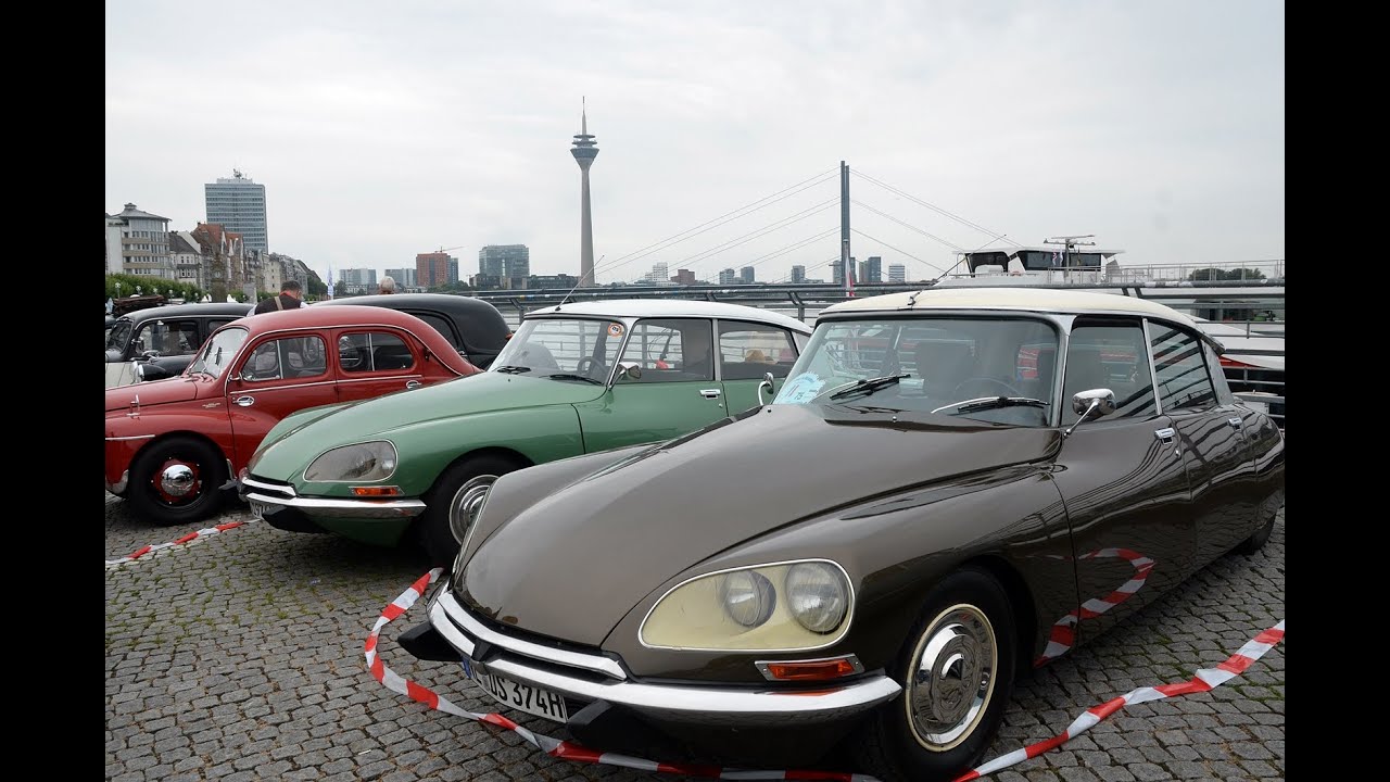 Frankreichfest in Düsseldorf 2024.Start französische Oldtimer Rally.France Festival  Düsseldorf 2024