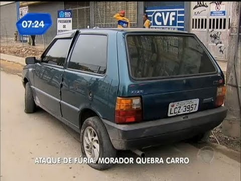 Morador fura pneus e quebra farol de carro estacionado em frente à