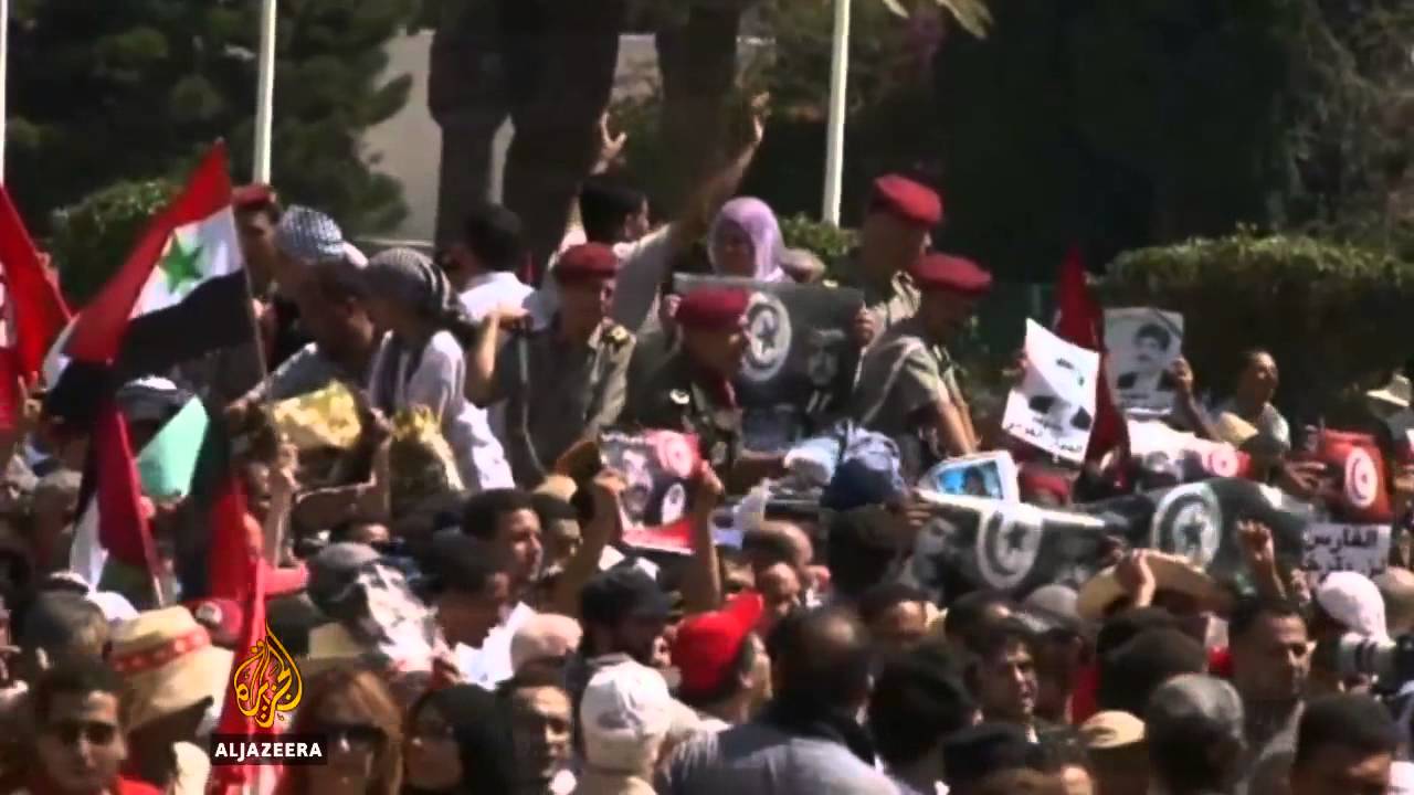 آلاف الأشخاص في جنازة محمد براهمي