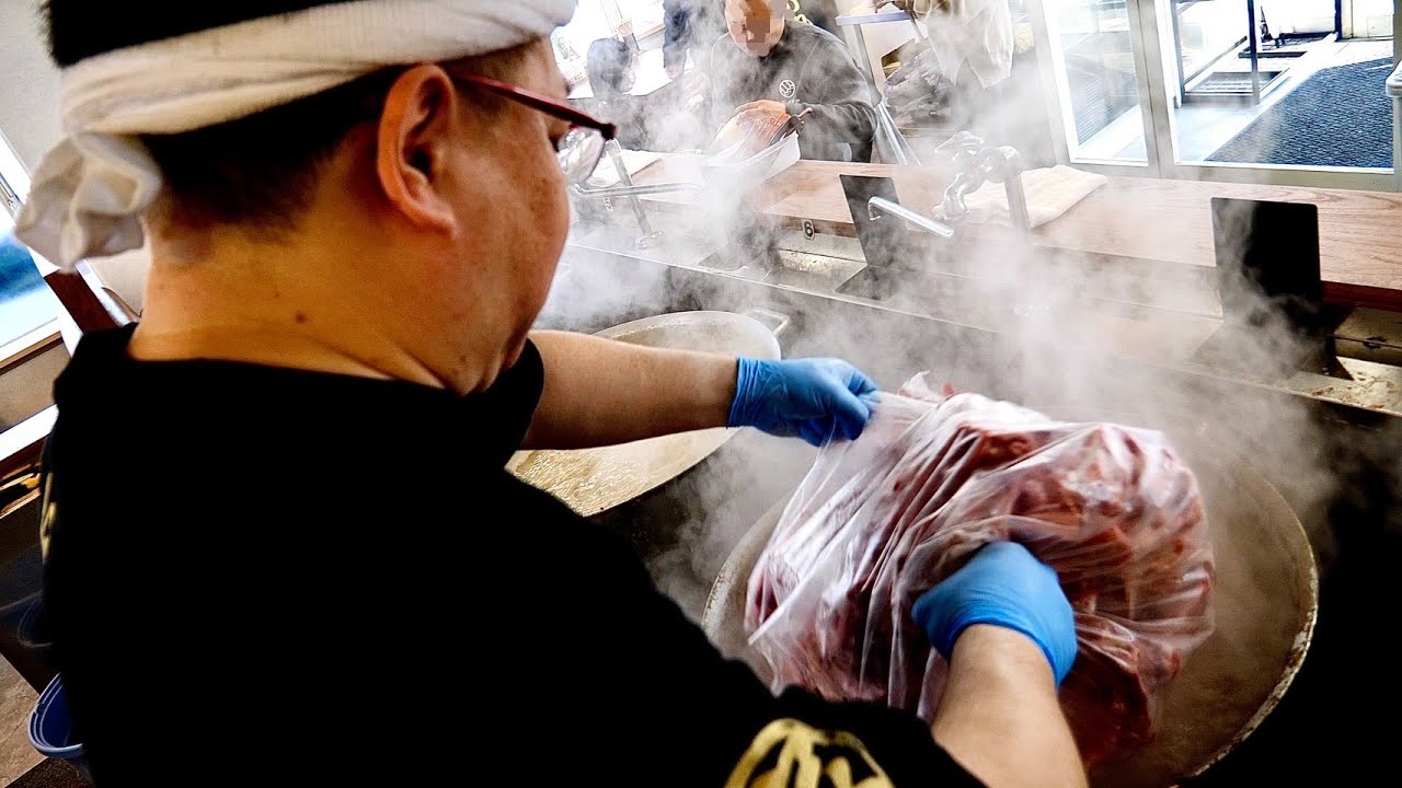 王道家直伝の仕込みを大公開！こうして最高の家系ラーメンは作られる！【との丸家八千代店】