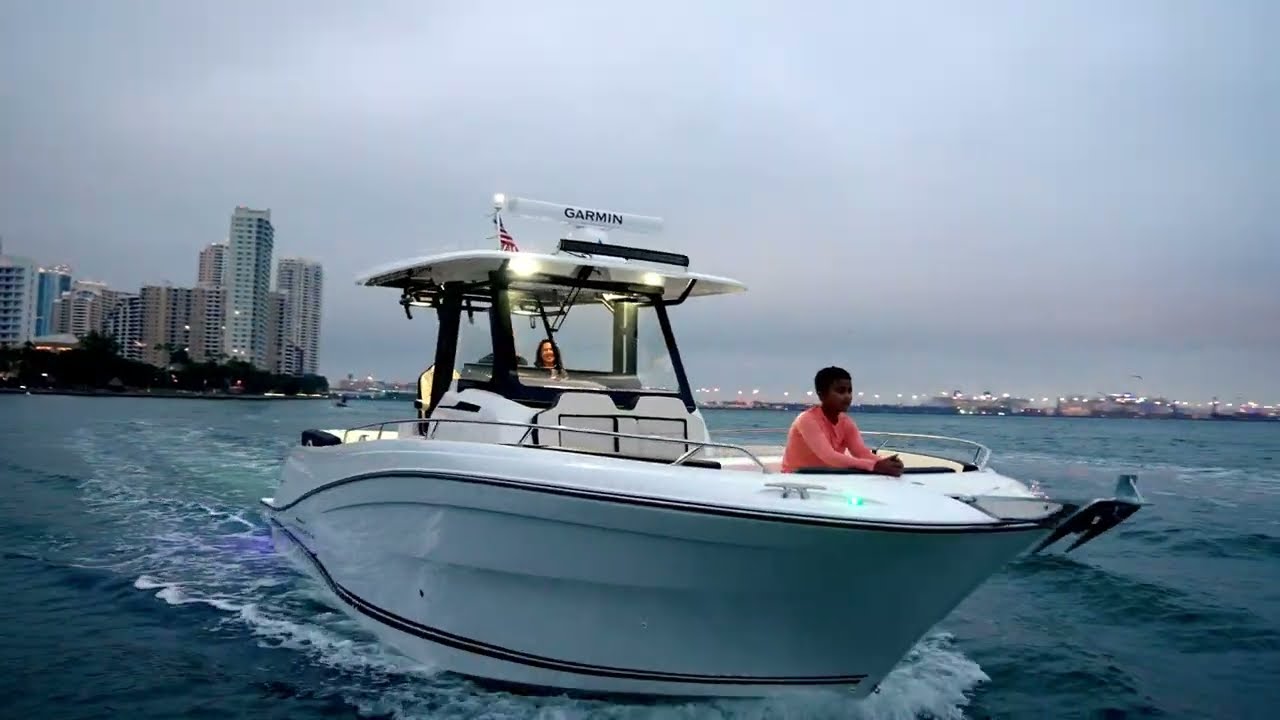 Jeanneau Leader 10.5 Center Console