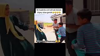 İki Kadınla Evli Olmak Bu Olsa Gerek Kumaların Savaşı😁 Resimi