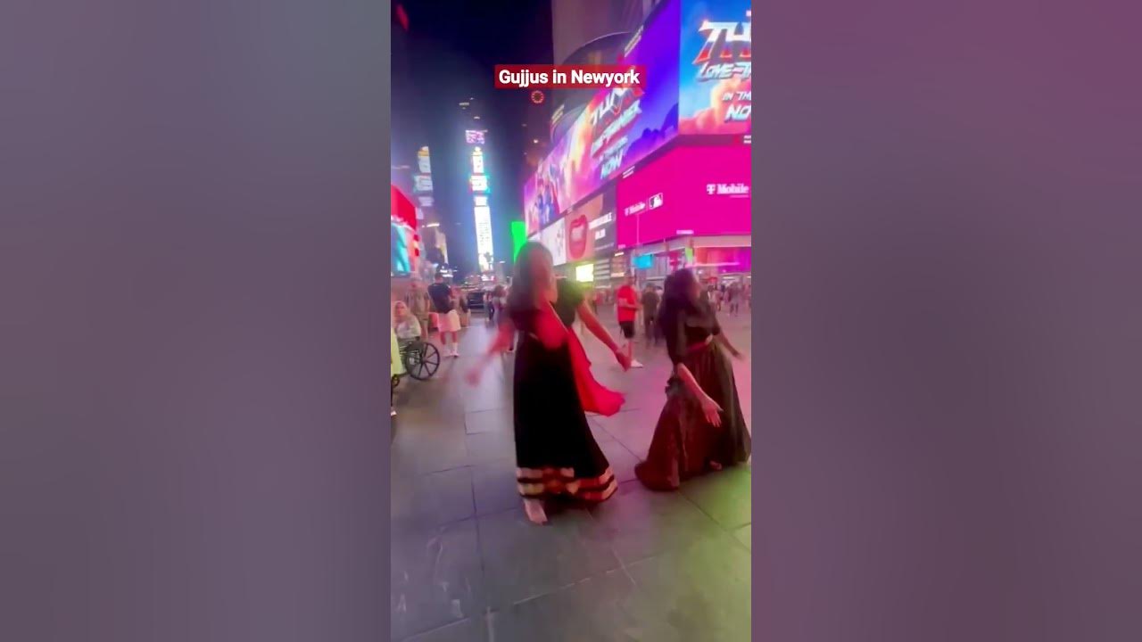Viral Garba Performance by Gujaratis in New York cityride.info YouTube