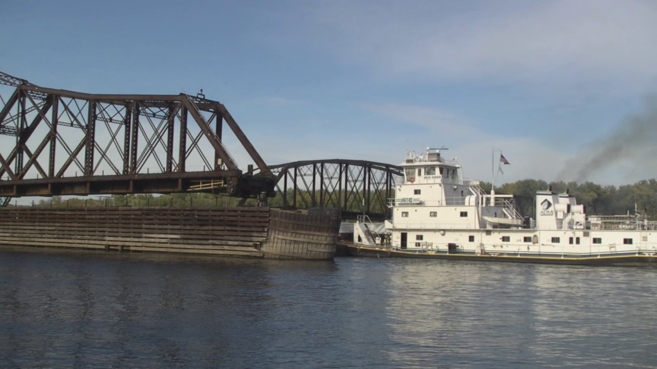 Mississippi River Barge Towboats, Wisconsin Region,... - YouTube