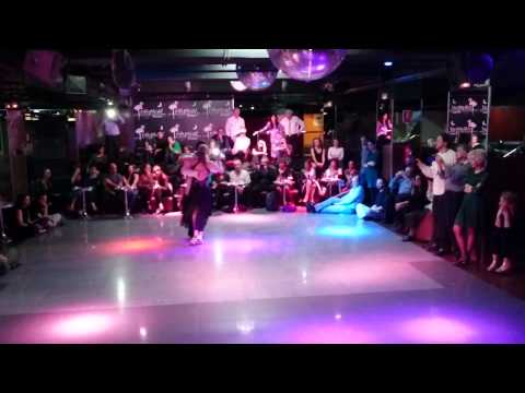 Vito Muñoz y Cynthia Urbano en Milonga El Bulín de