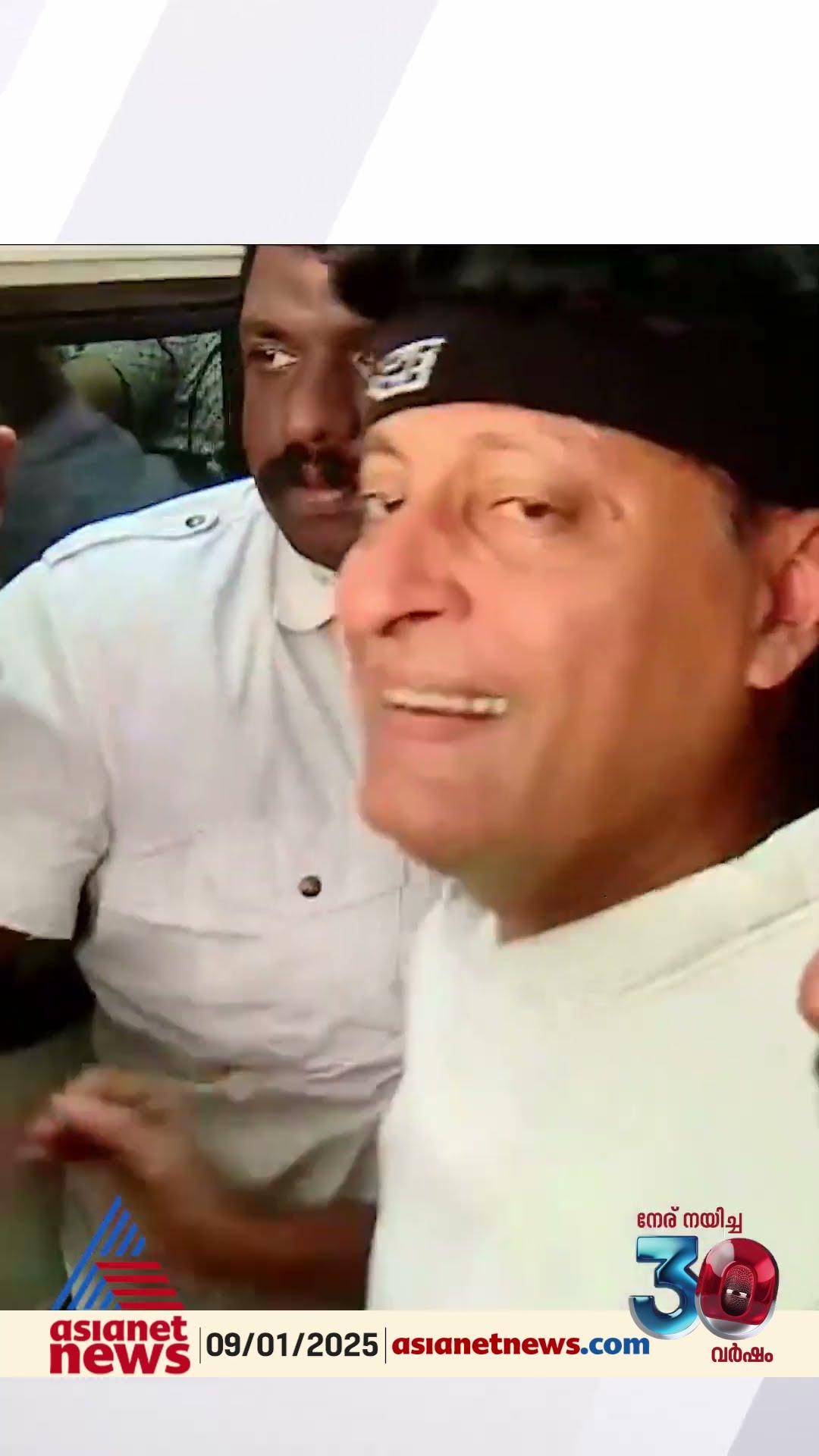 ഹണി റോസിൻ്റെ വസ്ത്രധാരണത്തിനും മാന്യത വേണമെന്ന് രാഹുൽ ഈശ്വർ
