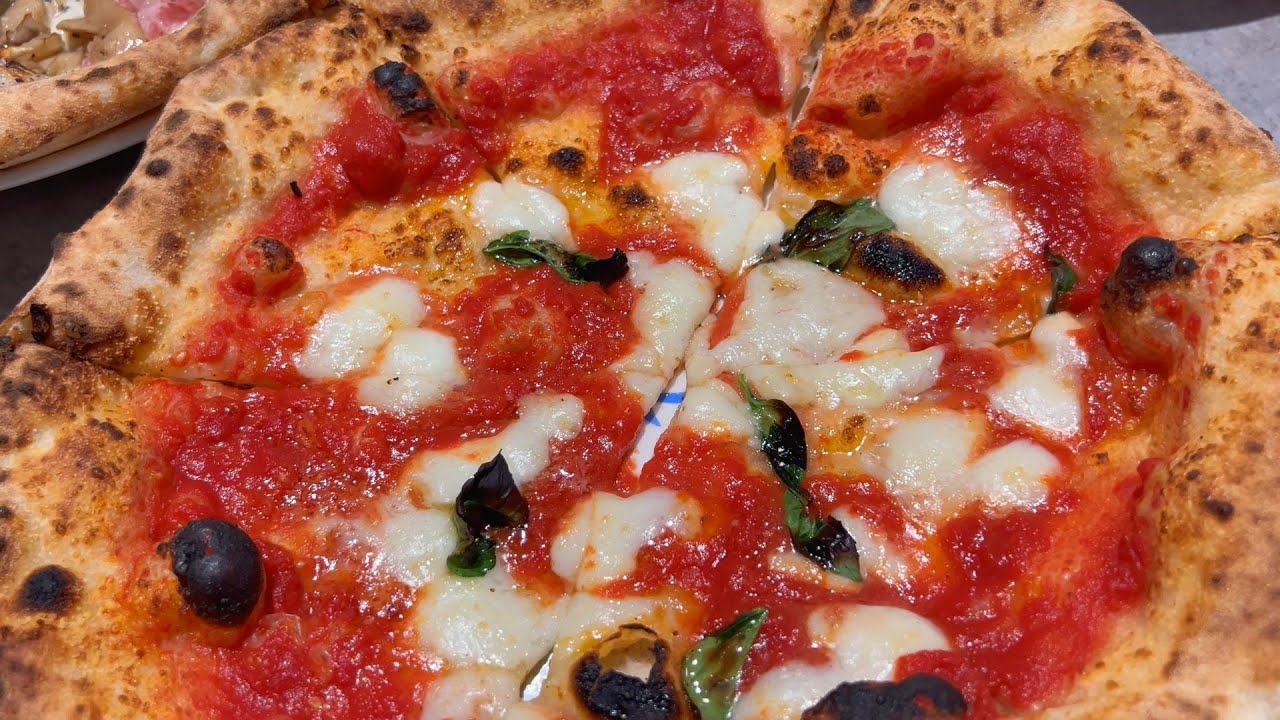 New Yorker Eats at Award Winning Italian Pizzeria in Taiwan Gino