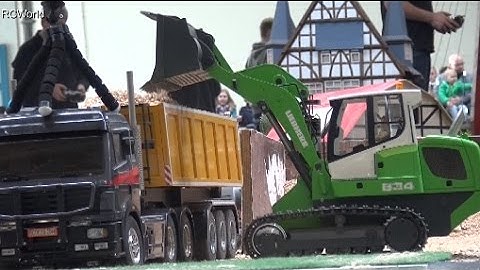 RC crawler loader Liebherr LR 634 loading Truck Laderaupe LKW ♦ Emslandmodellbau Lingen 2016