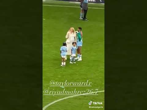 رياض محرز مع زوجته تايلور 