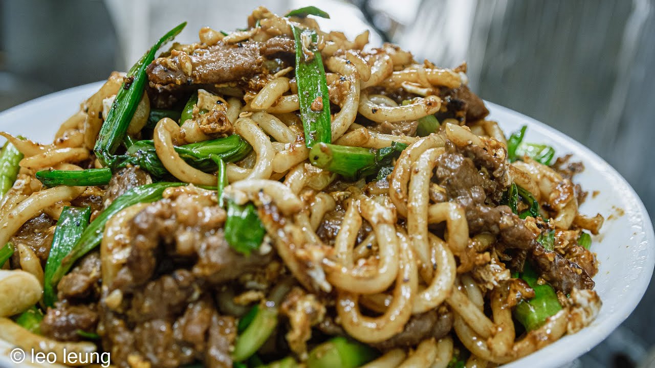 《廣東話影片》疫情特餐——黑椒牛肉炒烏冬，家廚版本專業味道，其實製作並不會複雜，就跟家廚炒粉一樣的簡單，大家快來試試看吧！