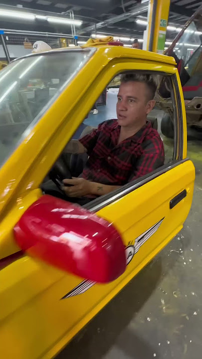 Partí un taxi por la mitad y lo ande en dos llantas￼