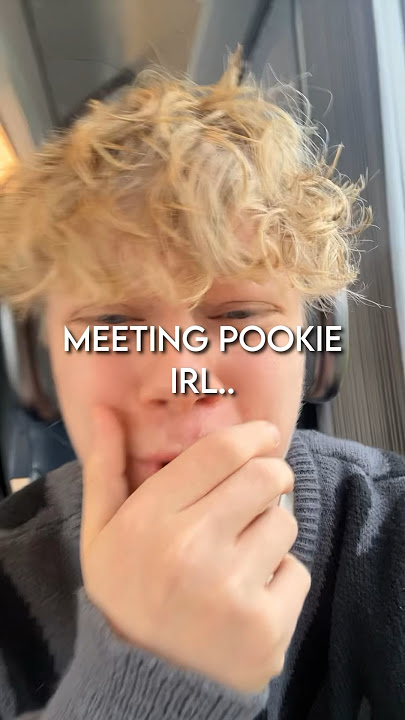 MEETING MM2 GIRLFRIEND IRL 😍 (Murder Mystery 2) *Voice Chat*