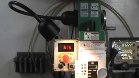 Grizzly G0759 at work milling