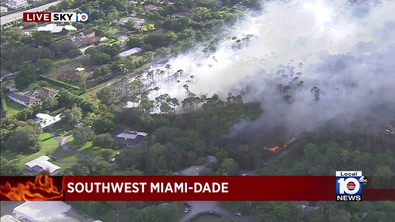 Grass fire breaks out in southwest Miami-Dade - YouTube