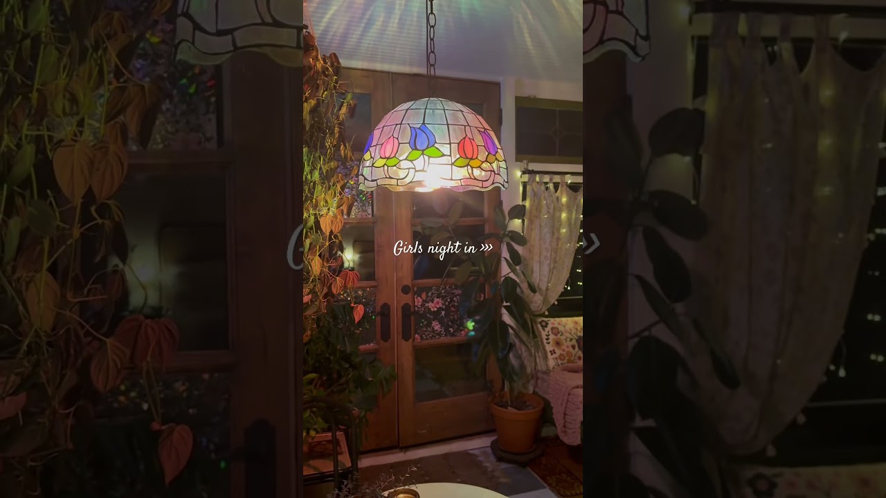 Movie night in the sunroom 🍿 