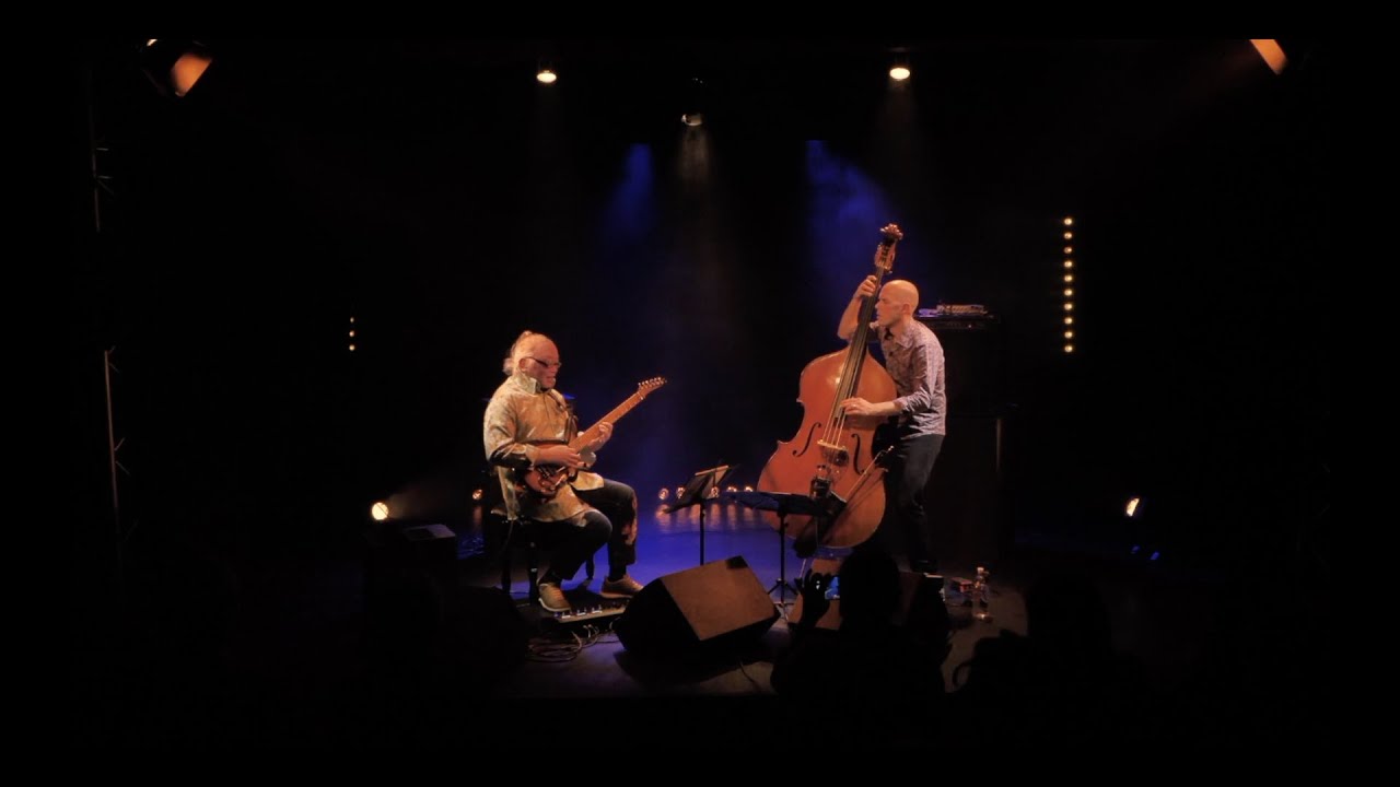 Ver Nguyên Lê/Chris Jennings Duo live "Chris Intro + Riyaz" en YouTube Ver Nguyên Lê/Chris Jennings Duo live "Chris Intro + Riyaz" en YouTube