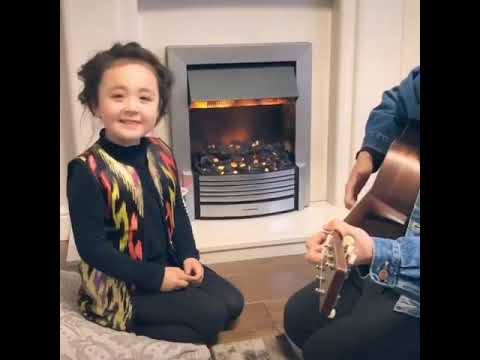 Маленькая девочка спела песню "Аппак тошканлар"