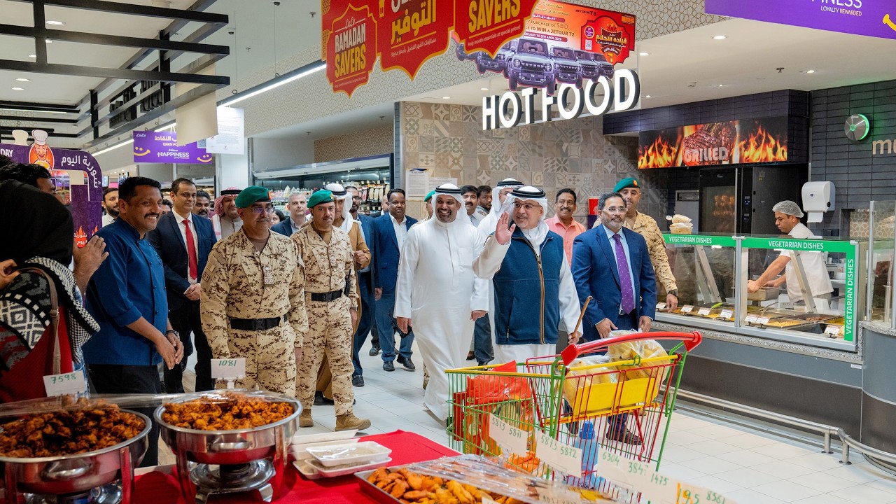 HRH the CP and PM visits commercial markets to ensure the availability of essential goods & services
