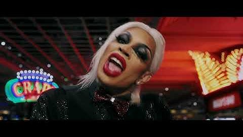 Yvie Oddly - Gigging