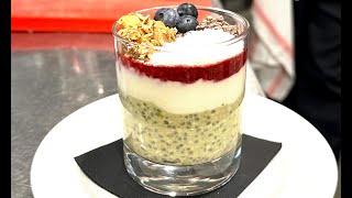 Overnight oats and chia matcha pudding (spanish)