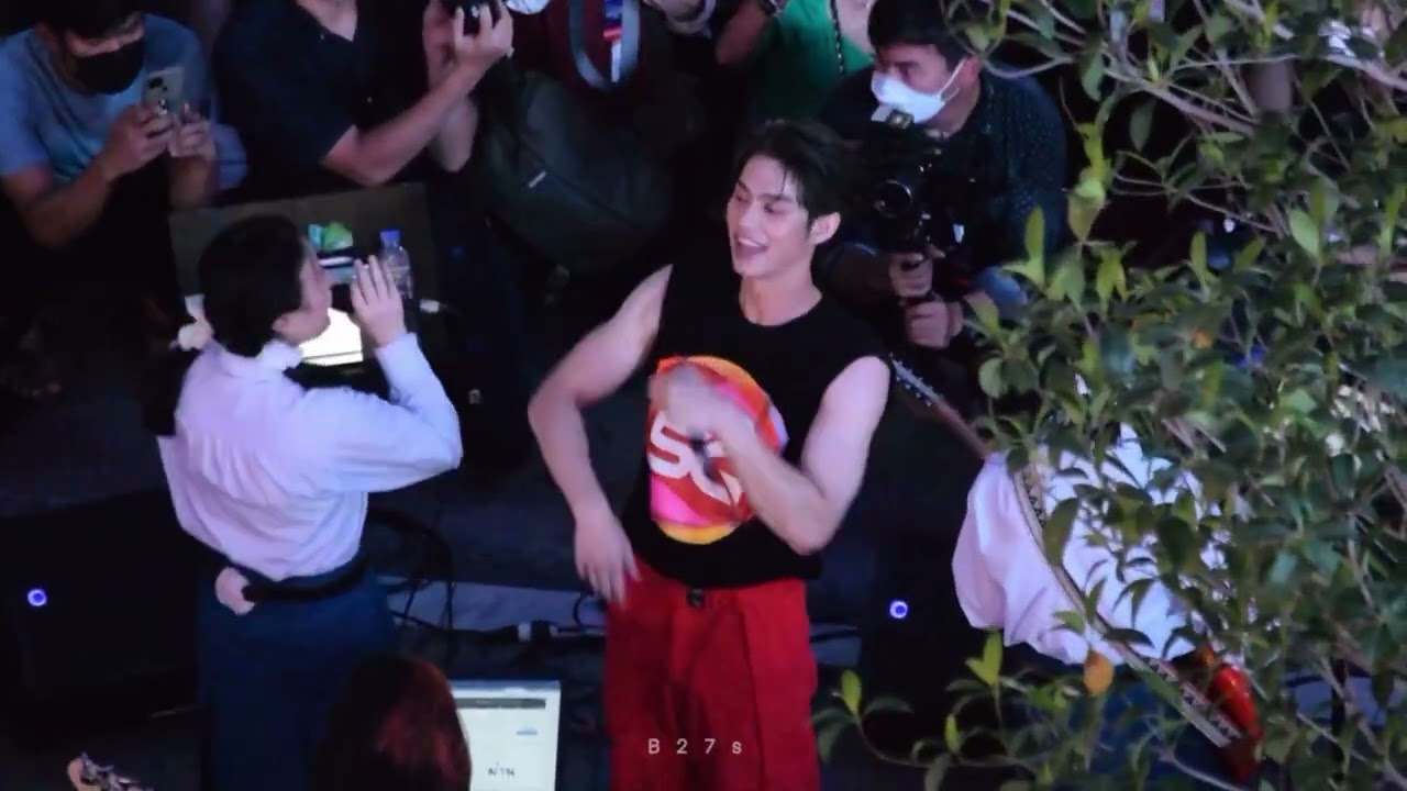 220805 l Bright Vachirawit l ผ่าน / Pahn (Pass) - slot machine @ siam square walking street
