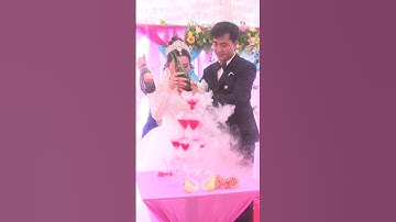 Nghi thức rót rượu sâm banh của dâu rể_Hôn lễ miền tây