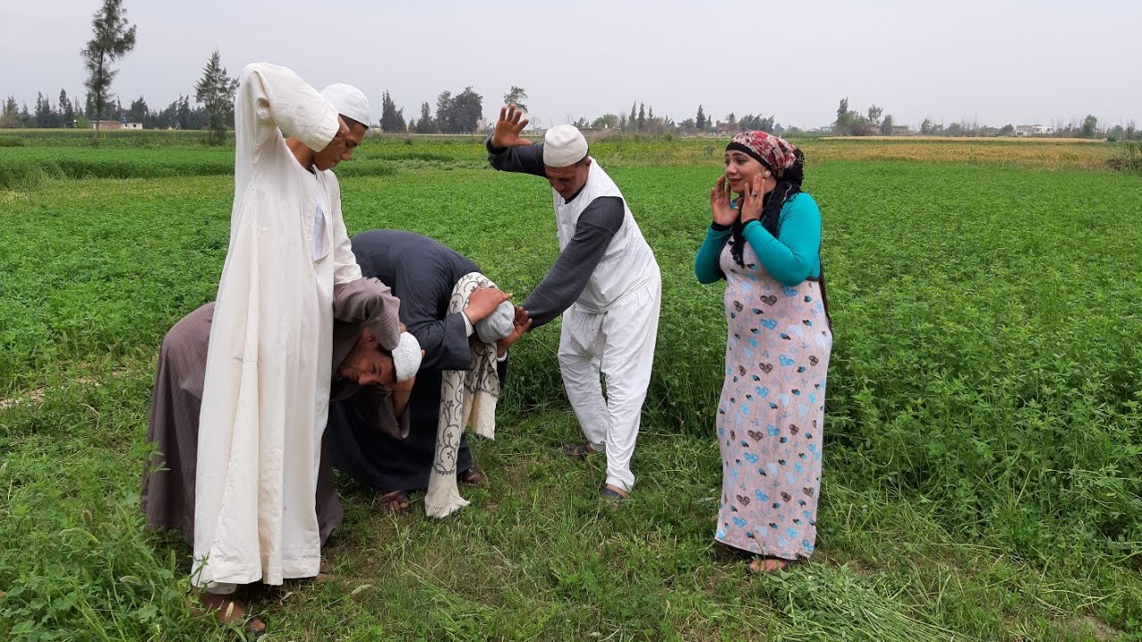 شاهد ماذا فعلا الحاج زموط ف الحاج هريدي واخيه/عشان عاكس قمر🤣هتموت من الضحك🤣🤣