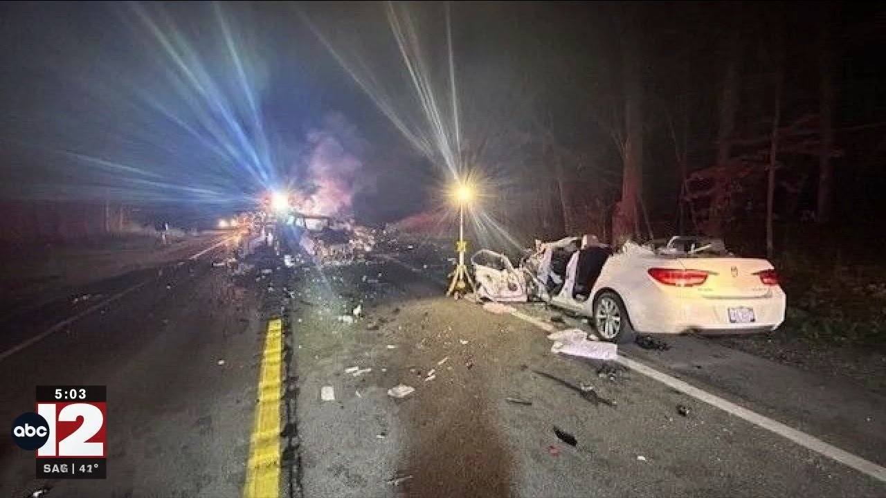 Three dead after fiery head-on crash in Clare County - YouTube