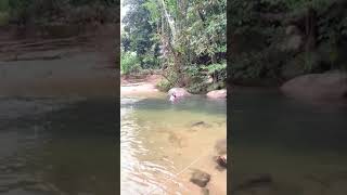 Mikail Mandi Air Terjun Kerling