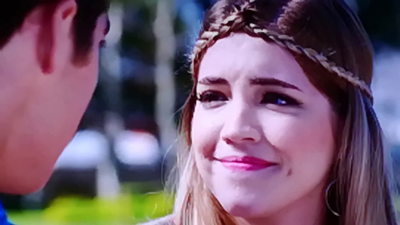 Alvaro and mia kiss❤