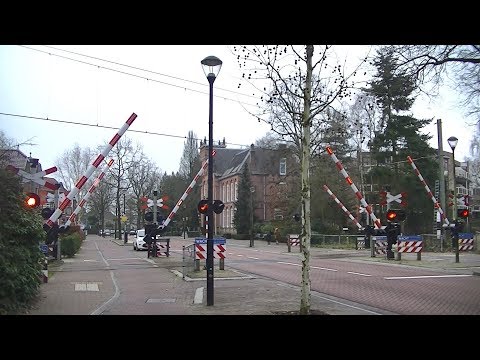 Spoorwegovergang Soestdijk // Dutch railroad crossing