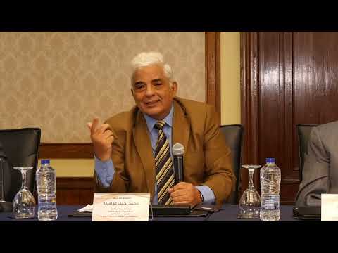 م ناقشة الأستاذ الدكتور محمد نجيب عوضين للباحث محمد عبد المعبود المحامي الفائز بالمركز الثاني