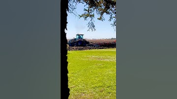 🚜Chisel Plowing the Field #fields #fieldwork #shorts #farming #tractor #plowing #tractorvideo #plow